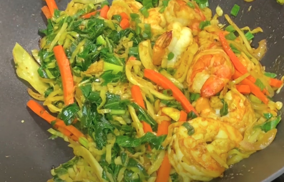 Stir-fry curry shrimp with vegetables in 20 minutes